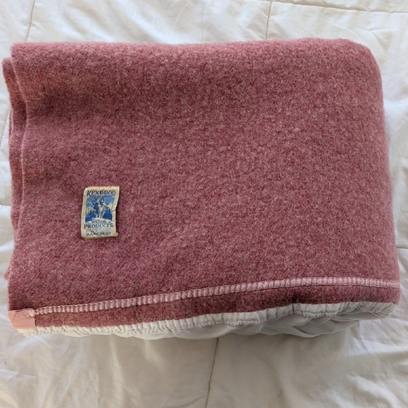 Pendleton Rose Wool Blanket - Picture 1 of 5